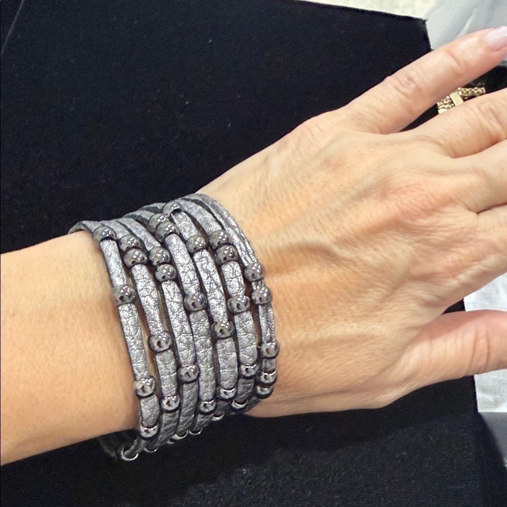 Elegant Silver Beaded leather Bracelet